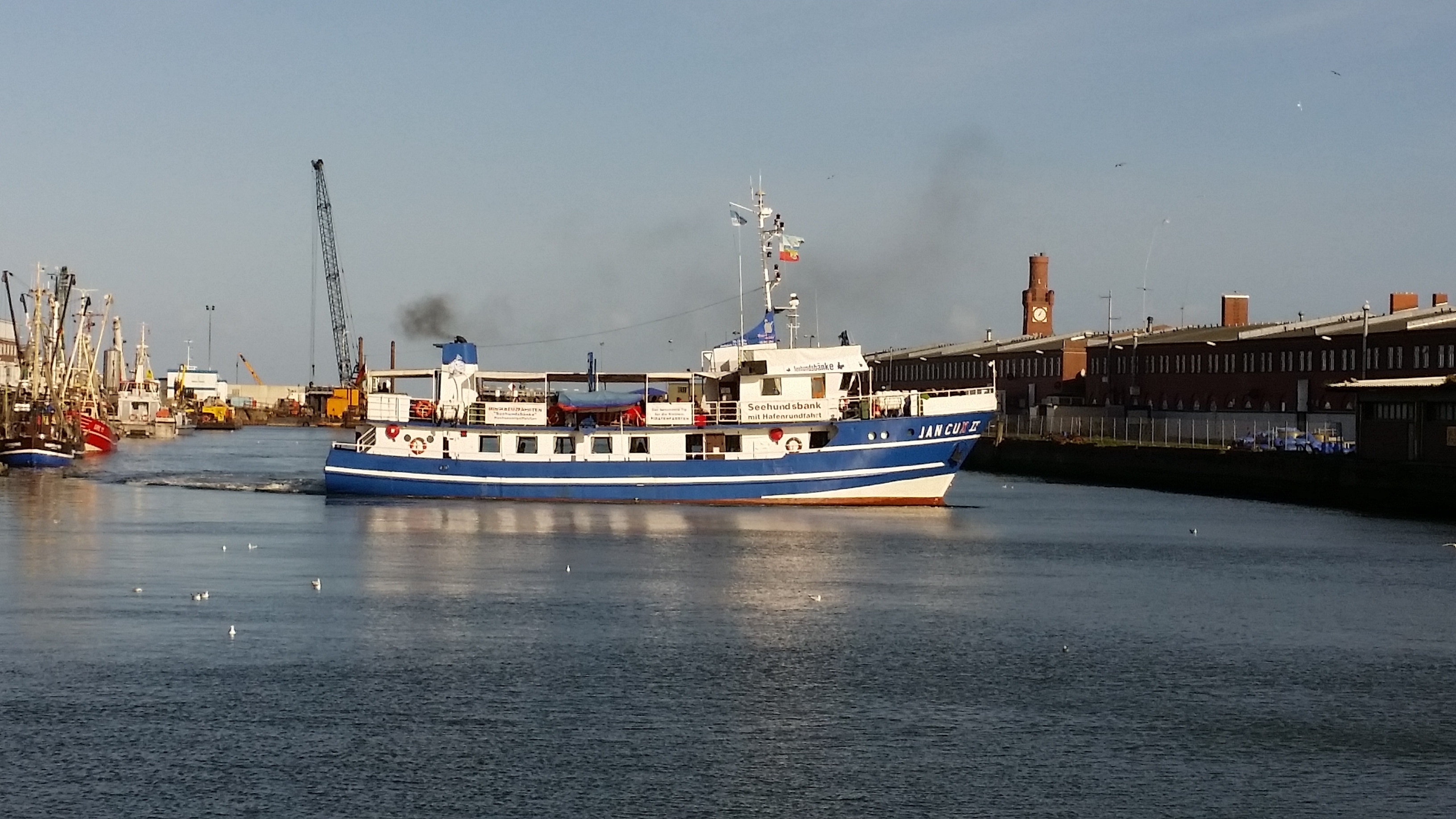 Das Ausflugsschiff Jan Cux II im alten Fischereihafen