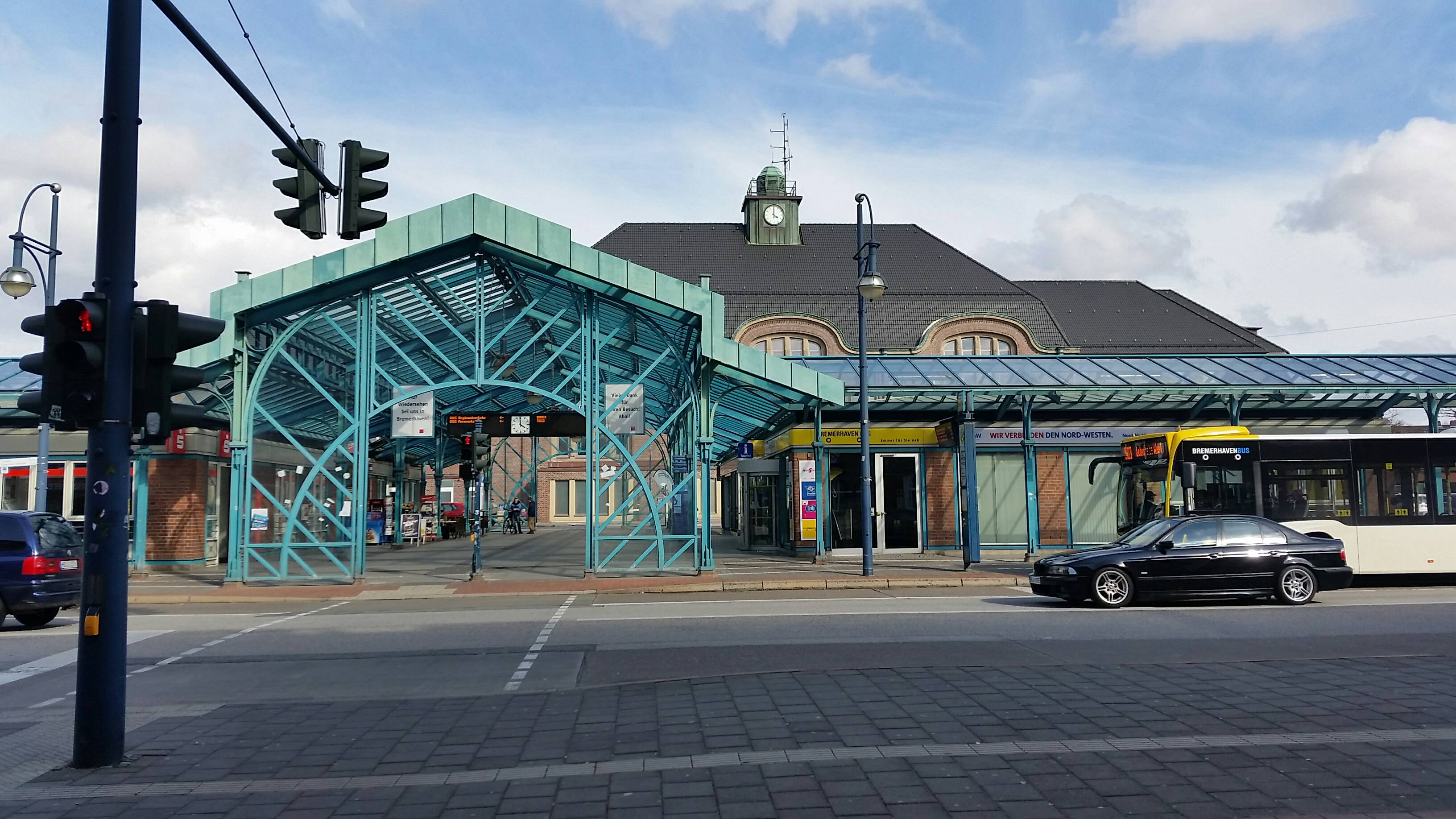 Bahnhofsvorplatz an der Friedrich-Ebert-Straße