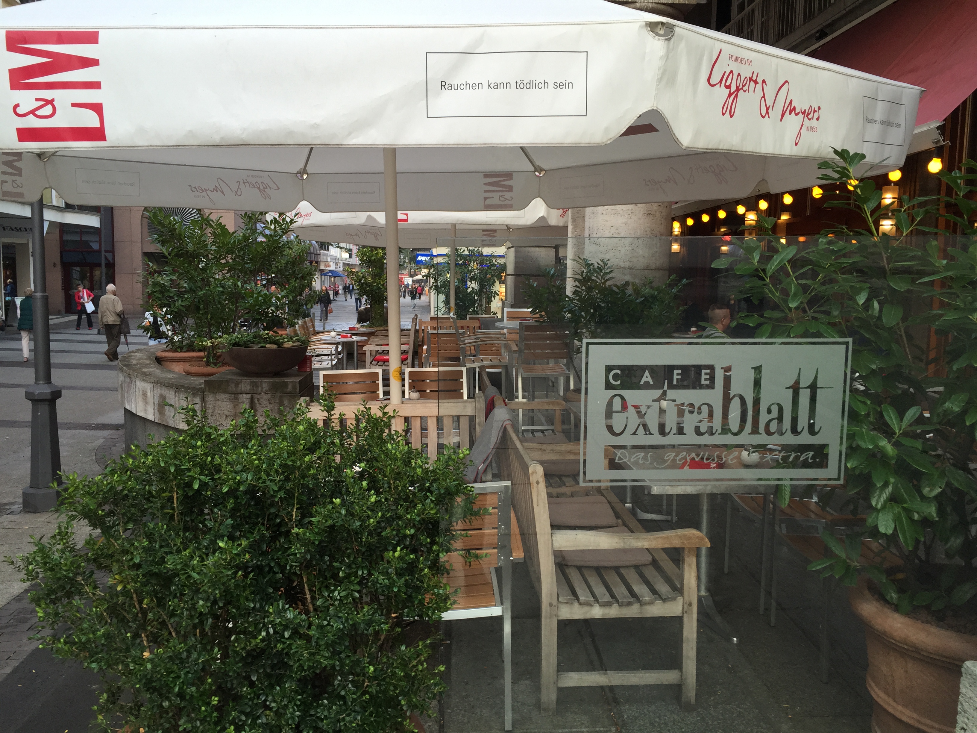 Terrasse Cafe Extrablatt Barmen