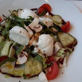 Salat des Hauses - hier vegetarisch ohne Schinken