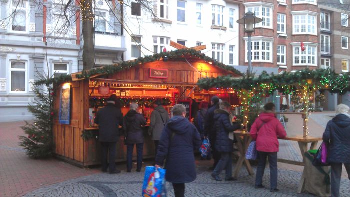 Glühweinstand mit Spezialitäten aus Estland - hier gibts lecker Beerenglühwein