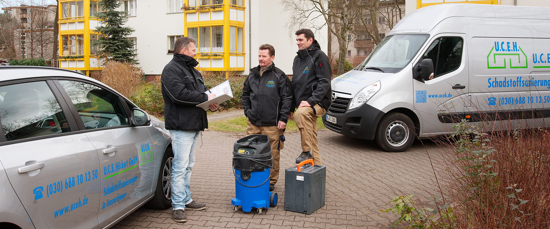 Experten zur Schimmelbeseitigung im Einsatz beim Schimmel entfernen