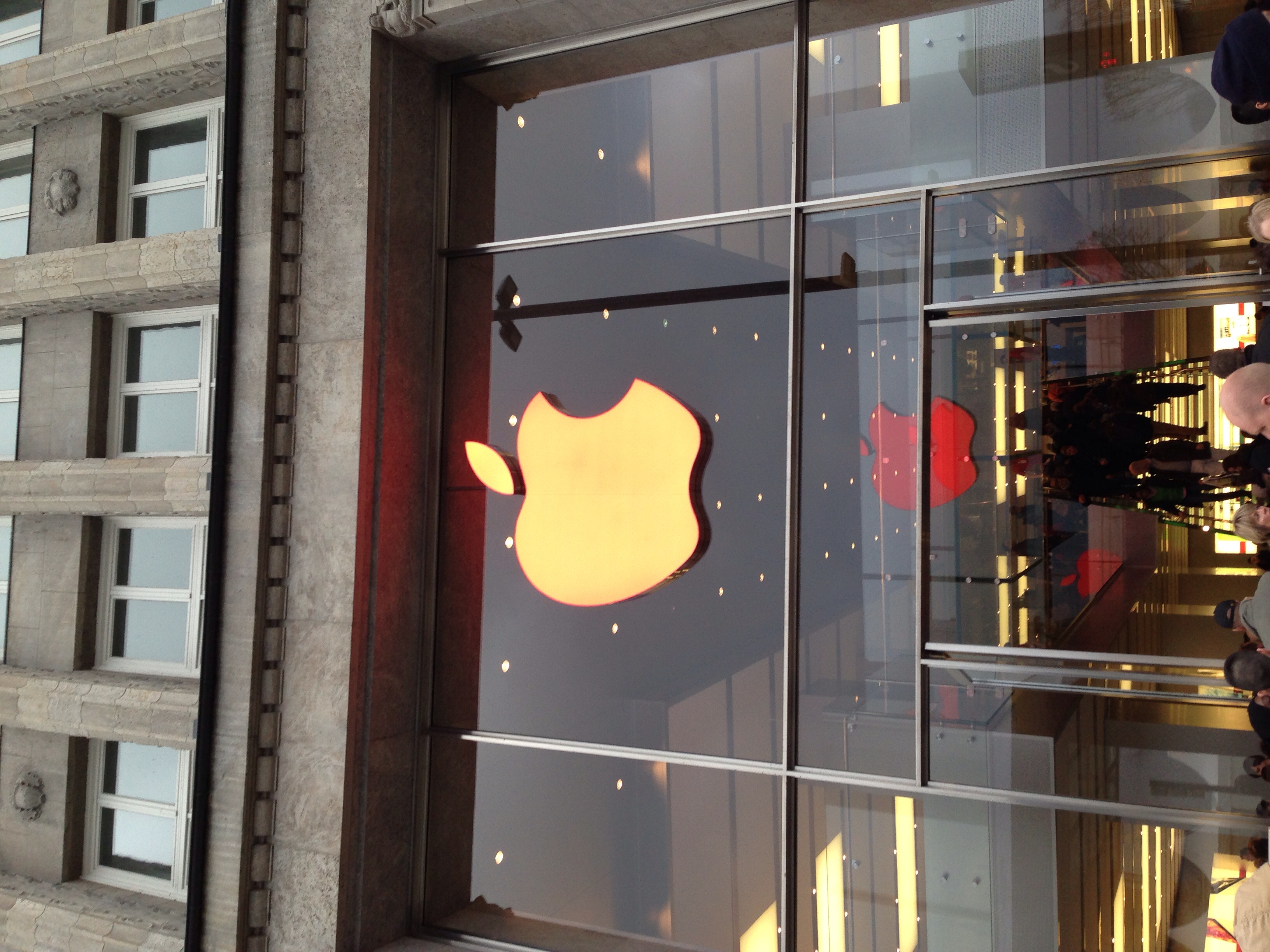 Bild 2 Apple Store in Hamburg