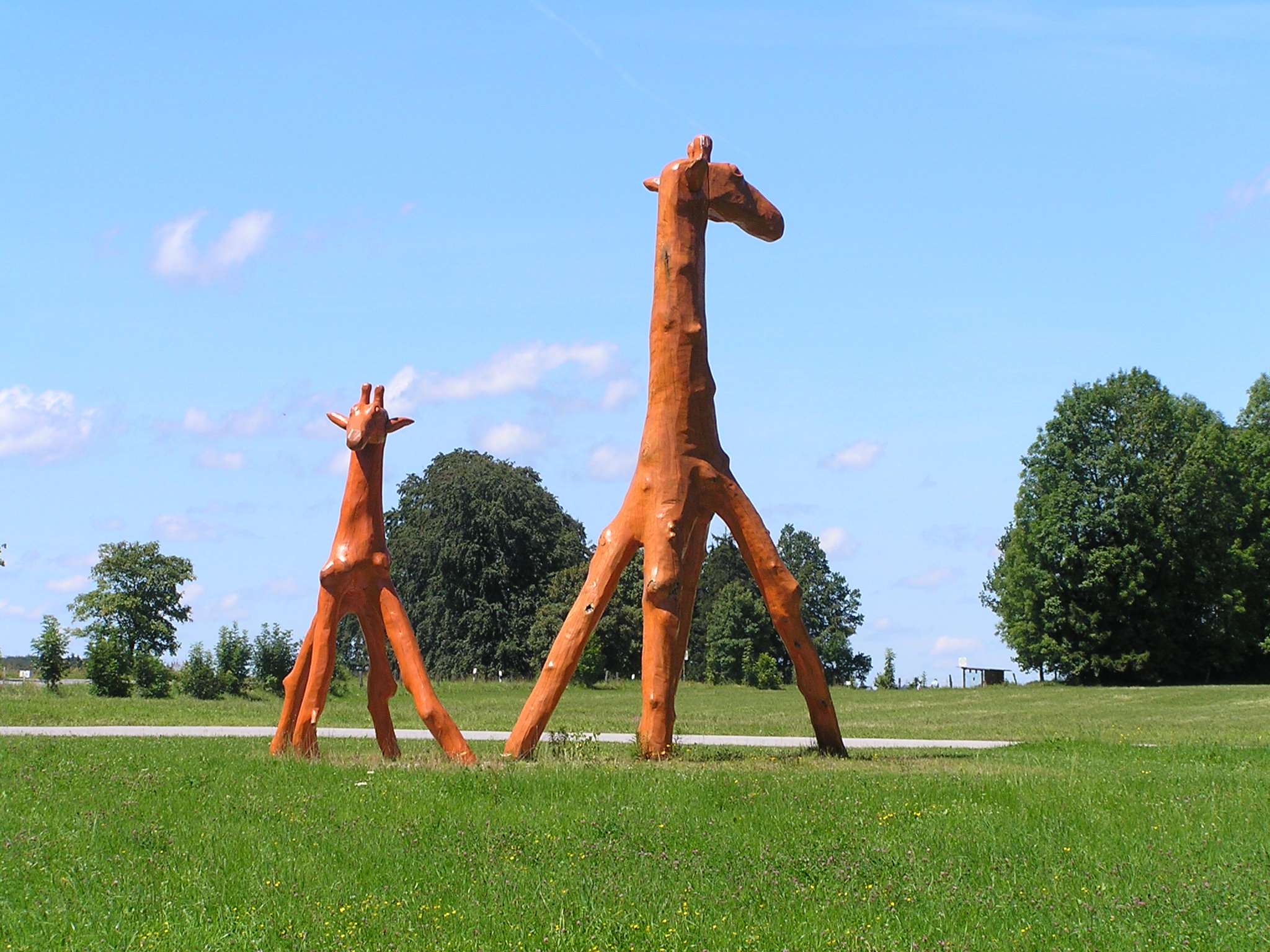 Skulpturen vor dem Museumsparkplatz