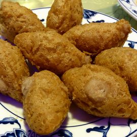 Wu Gok (Taro-Kroketten gefüllt mit Schweinefleisch und Sauce)