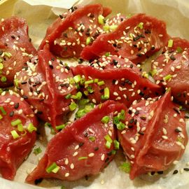"Rot Pork": Teigtaschen gefüllt mit Schweinehackfleisch, Lauchzwiebeln und Szechuan-Pfeffer