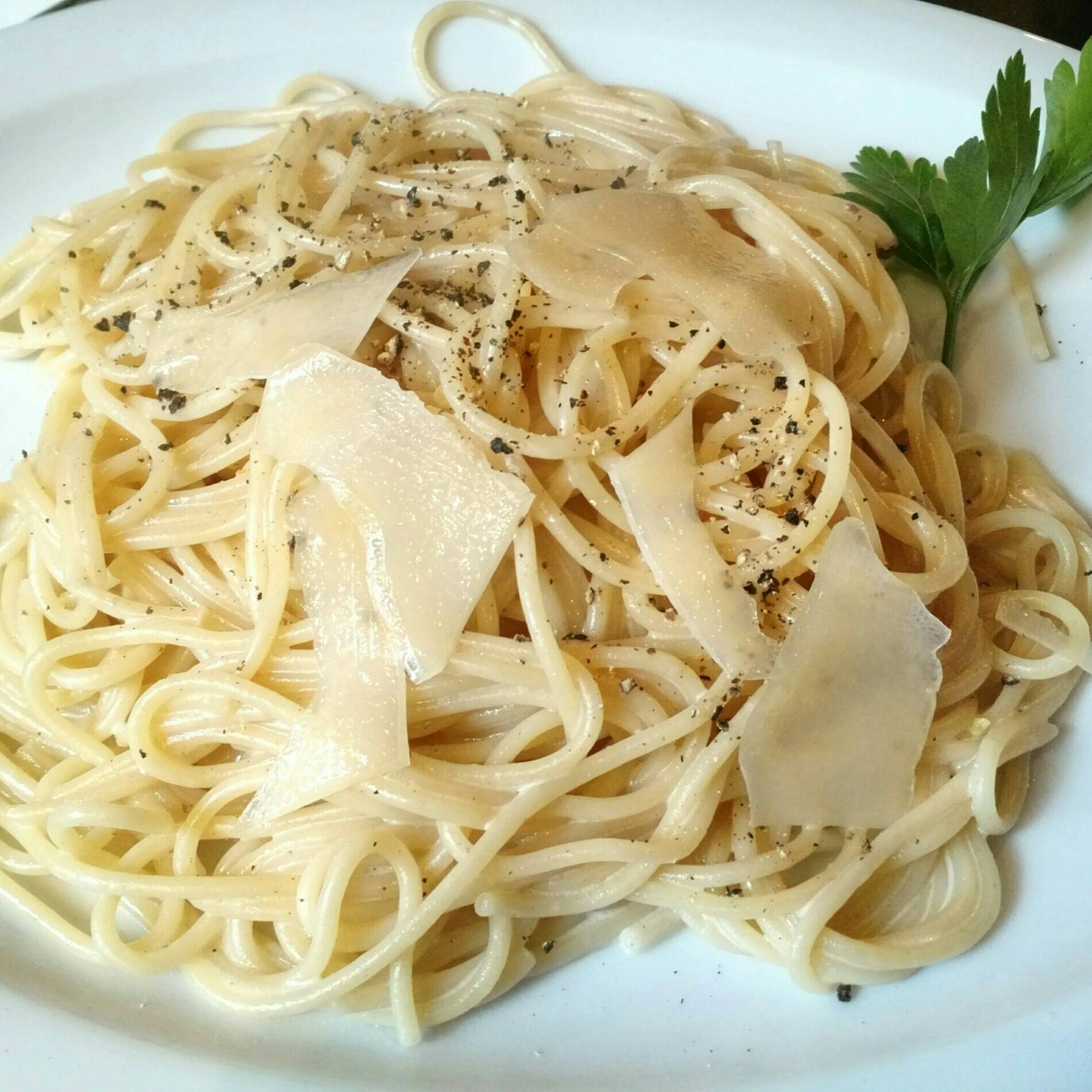 Spaghetti cacio e pepe (Spezialanfertigung auf meinen Wunsch - steht nicht auf der Karte)