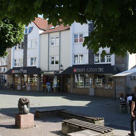 Sommer | DUO Optik &amp; Akustik auf dem Untermakt, nebem dem Alten Rathaus. Blick von der Heggerstrasse aus.