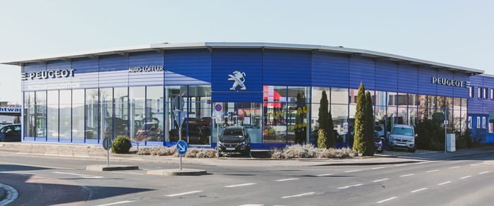 Autohaus Peugeot von außen