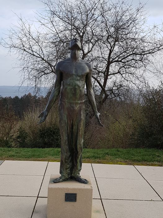 Einer der Skulpturen auf dem Vorplatz des  Panorama Museum Bad Frankenhausen