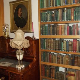 Das Gerhard Rohlfs Zimmer - Sekretär und Bibliothek