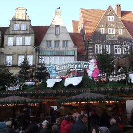Der Bremer Weihnachtsmarkt am Nachmittag - Schöne Häuser am Markt von Bremen