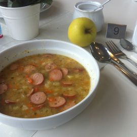 Kartoffelsuppe mit Geflügelwiener