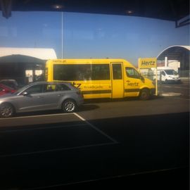 Hertz Transfer Bus zum Flughafen Porto