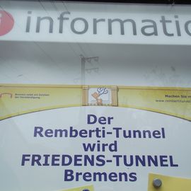 Info vor dem Tunnel