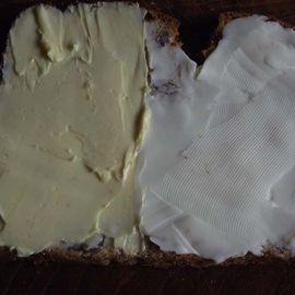Exquisit Buttertest auf Kilmerstuten. Links Meersalzbutter - rechts Porzellanbutter