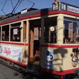 Die Ringbahn 16 - Triebwagen 701 vor dem Bremer Hauptbahnhof