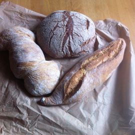 frisches Brot vom Bio B&auml;cker Bahde aus Seevetal
Wurzelbrot, Dinkel Finken und Dinkel Buguette