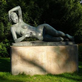 Liegende Ägina von Gerhard Marcks in Bremen