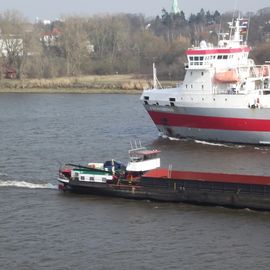 Schiffsverkehr auf der Weser