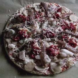 Pimp my Pizza vor dem Backen - aus Funghi wird Frutti Mare