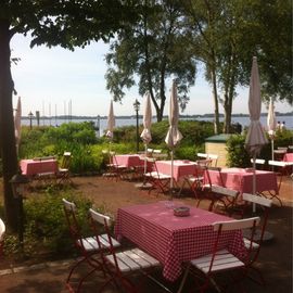 Im Biergarten mit Blick auf das Zwischenahner Meer