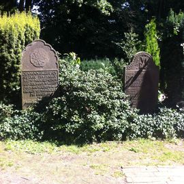 Alte Grabsteine auf dem Friedhof der Zionskirche in Worpswede
