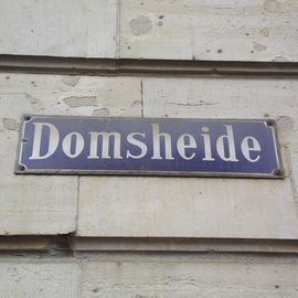 Die alte Hauptpoststelle von 1878 an der Domsheide in Bremen - altes Straßennamenschild