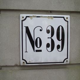 Hausnummer der Bremer Heimstiftung in der Marcusallee am Rhododendronpark