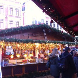 Weihnachtsmarkt Giebel erstrahlen im Licht in Lüneburg in Lüneburg