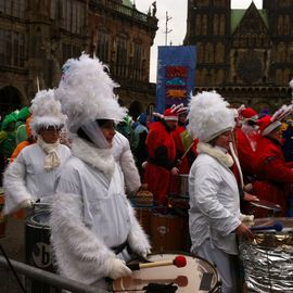 Super Stimmung rund um dem Bremer Roland - Samba Karneval in Bremen - 11.2.2012