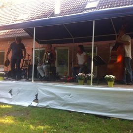 Die Gruppe Acapolka aus Walsrode auf der Showbühne beim Sommerfest 2013