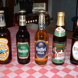 Von links:
Newcastle Brown Ale
Diebels Alt
Gaffel Kölsch
Rothaus Pils
Bitburger Pils