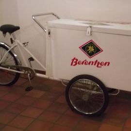 Im Brennereimuseum - Lieferfahrrad