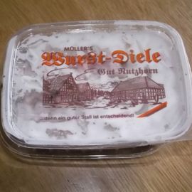 Ein kleiner Becher Fleischsalat von der Wurst-Diele in Heide