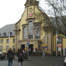 Bahnhof in Marburg - aus Wikipedia &quot;Ich gewähre jedem das bedingungslose Recht, dieses Werk für jedweden Zweck zu nutzen, es sei denn Bedingungen sind gesetzlich erforderlich.&quot;