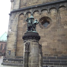 rechts vom St. Petri Dom in Bremen