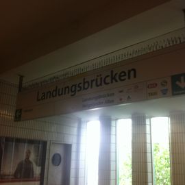 Landungsbr&uuml;cken Hamburg
