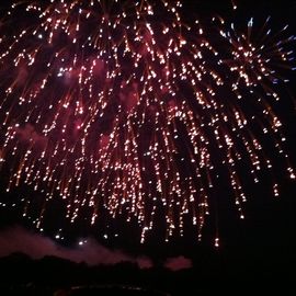 Feuerwerk am ersten Tag vom Bremer Freimarkt - 14.10.2011- Bericht auf Buten un Binnen, da kann man mich auf dem Deck 8 vom Parkhaus sehen Um 3:39 gehe ich zum Ausgang, der Bericht endet 3:40*gg*
 http://www.radiobremen.de/mediathek/index.html?id=057274