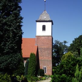 Markanter Kirchturm auf dem Weyerberg in Worpswede
