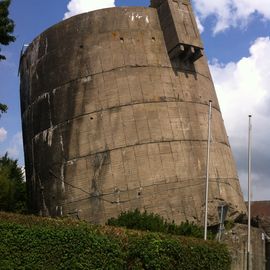 Der Schutzbunker neben dem Bahnhof von Sande - konnte ca. 500 Fahrgäste aufnehmen, heute klettert der Alpenverein dort.