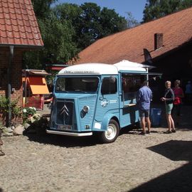 Oeni Genuss vom Bus - Tonia Helmers in Großenkneten