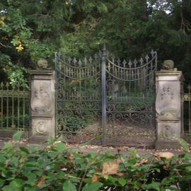 Bei der Klosterruine in Hude am 27. September 2011 - Der Eingang zum Friedhof