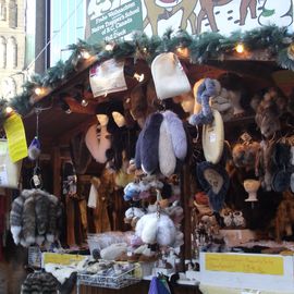 Der Bremer Weihnachtsmarkt am Nachmittag - Trapper Schmuck aus Kanada