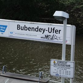 Bubendey-Ufer, erste Station Richtung Landungsbrücken nach Finkenwerder