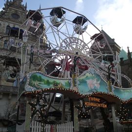 Bremer Weihnachtsmarkt - Auf dem Domshof - Vor der Commerzbank steht das schöne Teil