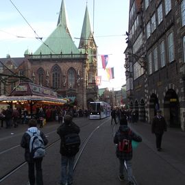 Das Rathaus von Bremen, dahinter der Dom
