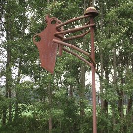 Skulpturenufer Hude - Kamelhalsfliege von Wolf E Schultz
