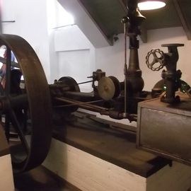 Im Brennereimuseum - Dampfmaschine zum Antrieb der Mühlen