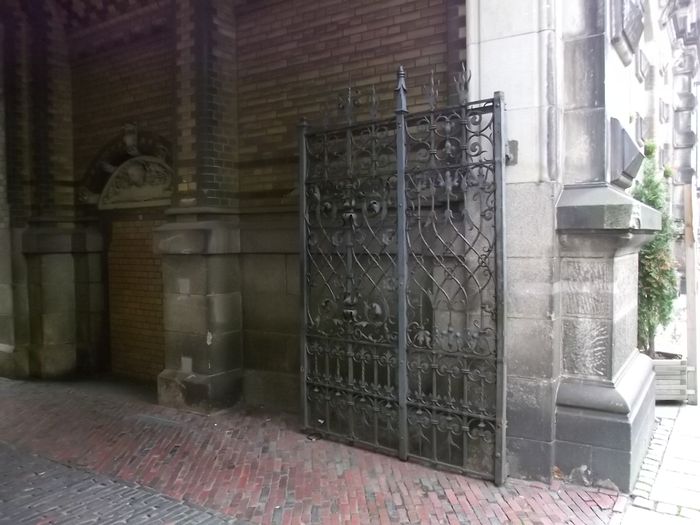 Hofbräuhaus Bremen altes Eisentor am Eingang zum Biergarten